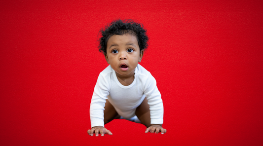 Baby crawling with red background, when do babies see the color red? 